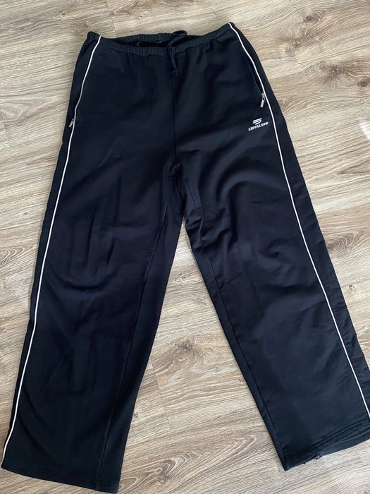 convulsive “icon pants”