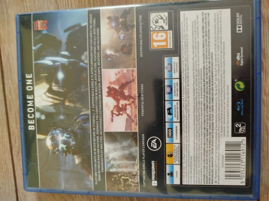 Продавам игра за PS4 TITANFALL 2