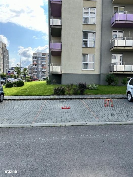 Loc de parcare Avantgarden Tractorul / Ioan Popasu