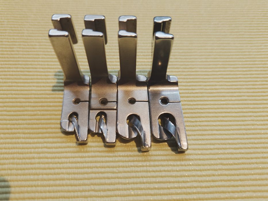 Vând set de accesorii și ace  pentru mașini de cusut industriale