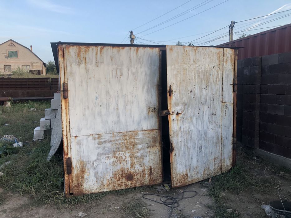 Железный  гараж