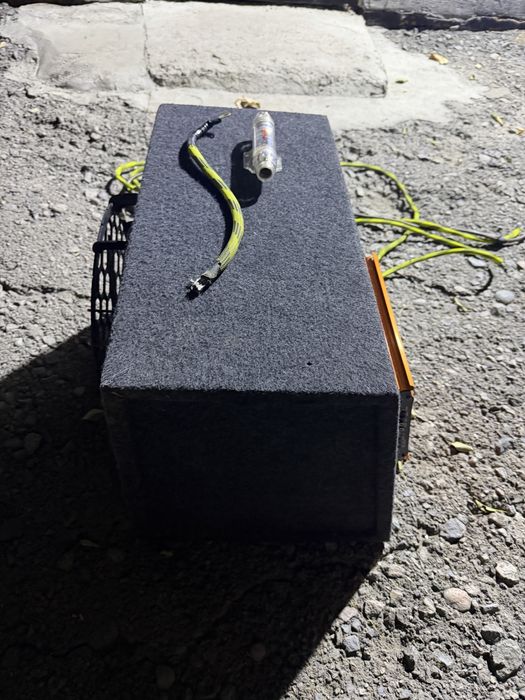 Сабвуфер + усилитель DL Audio Barracuda 1.900 V2 + провода