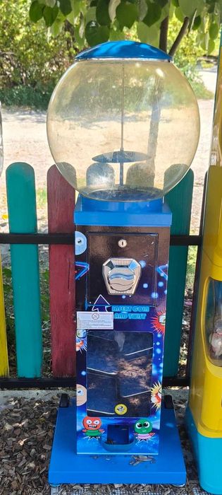 Вендинг машина за топчета