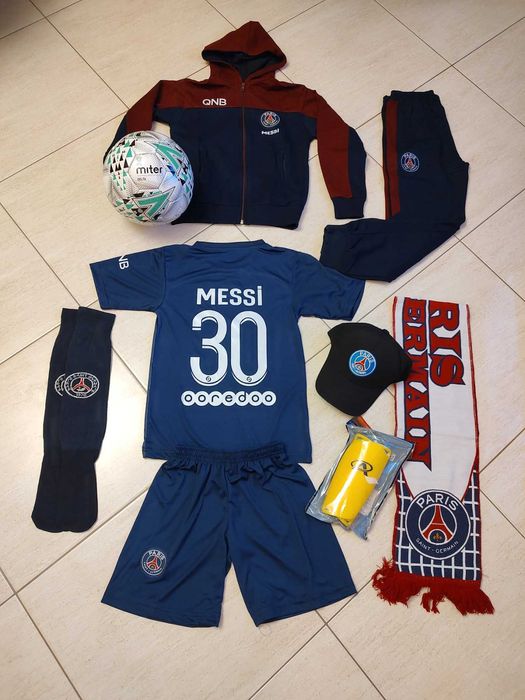 ПОДАРЪК 2ра топка Детски Екип МБАПЕ ПСЖ ПАРИЖ /Шапка/Калци /Топка