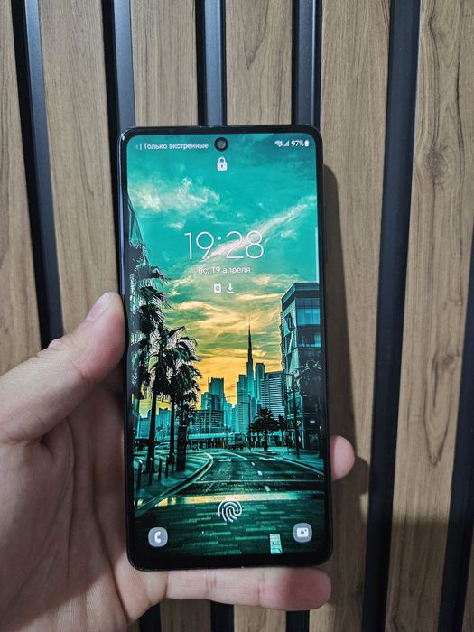 Продаю Samsung S20 FE