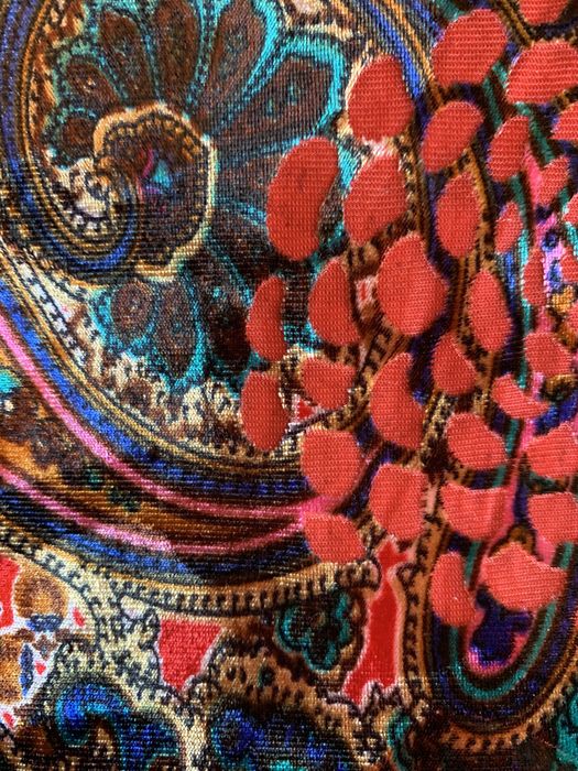 Отрезы ткани из бархата.