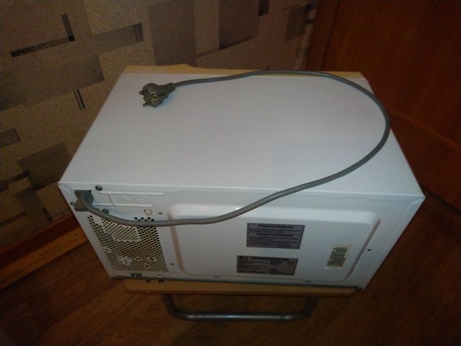 Продам Микроволновую печь LG