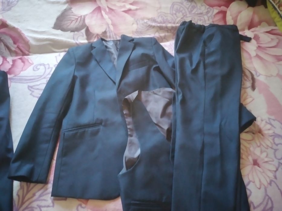 Продам школьный кастюм