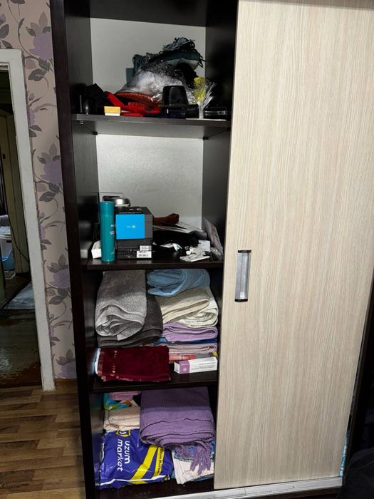 Продается комнатный шкаф