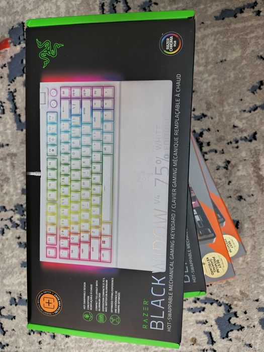 Razer Blackwidow v4 75 White edition new sealed