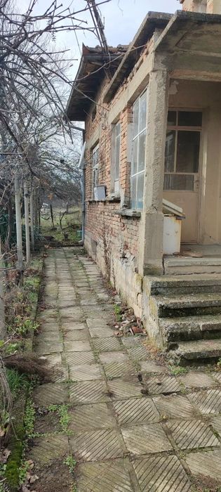 Продава се къща в с. Надарево