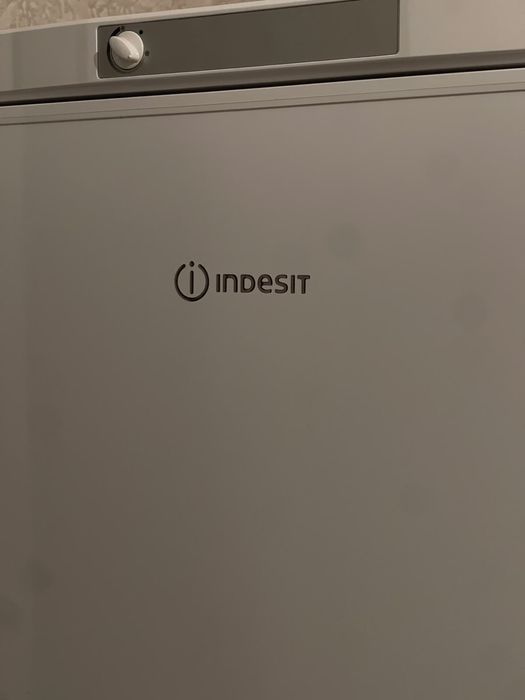 Холодильник Indesit ES 16 белый