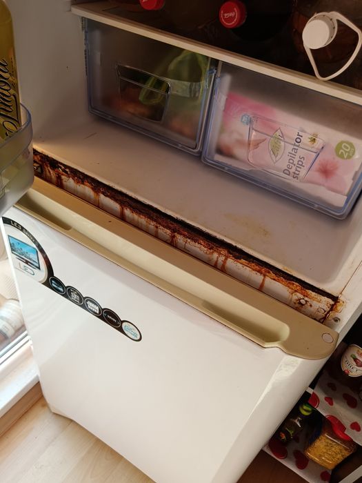 Хладилник с фризер Индезит, работещ само фризера