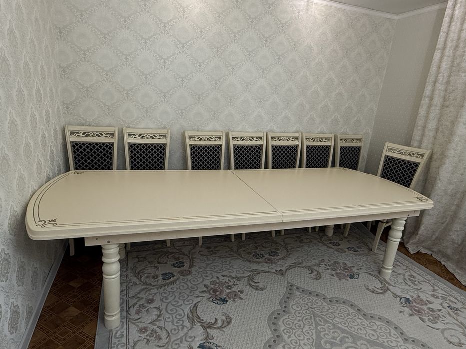 Стол и стулья для гостиной, б/у