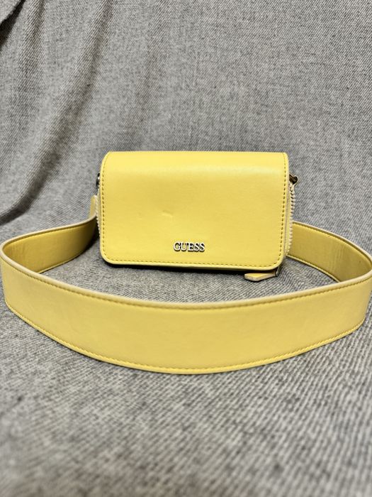 Дамски чанти GUESS в различни цветове