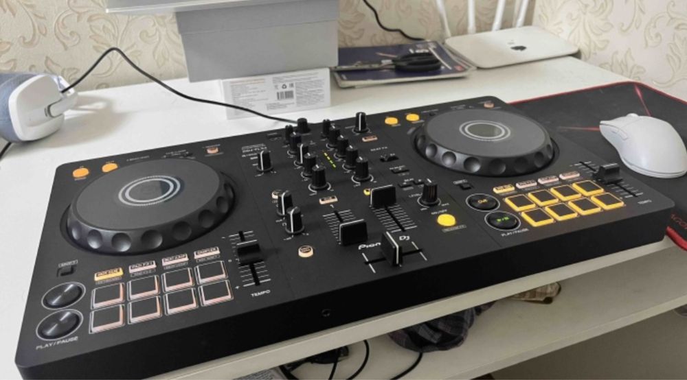DJ контроллер Pioneer DJ DDJ-FLX4