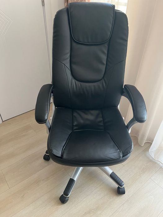 Черен офис стол фирма Xora