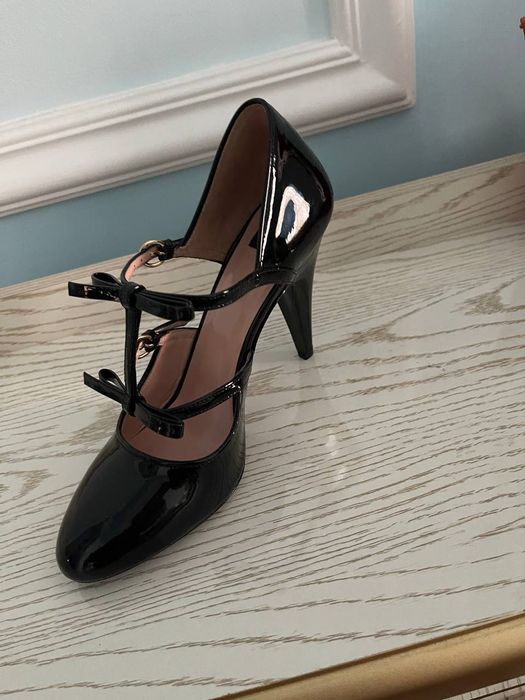 Moschino boutique sifatiga javop beriladi.