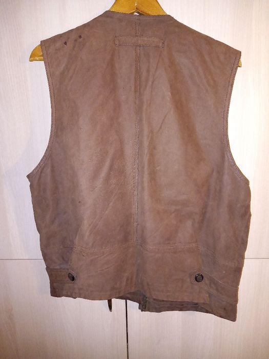 Кожен елек с много джобове