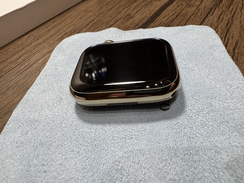 Apple watch 9 45mm Gold Stainless.