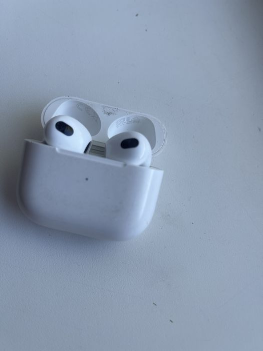 AirPods 3 в хорошем состоянии