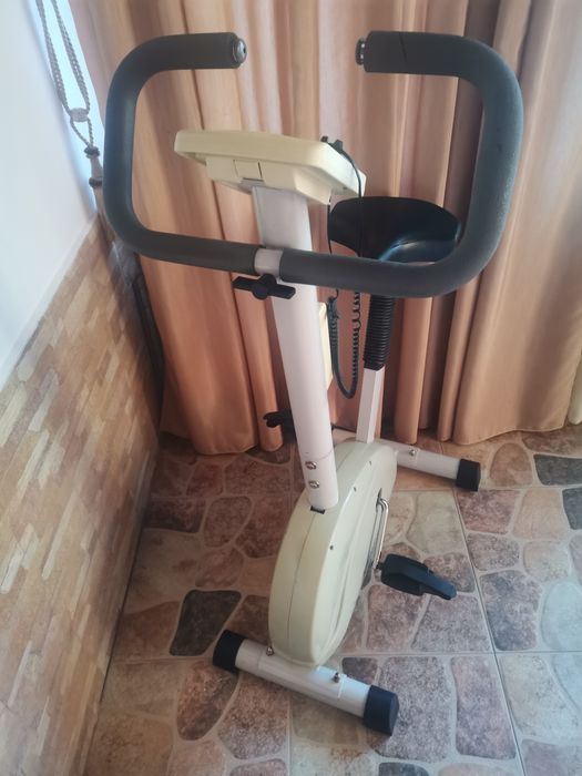 Vând Banda Alergare și Bicicleta.