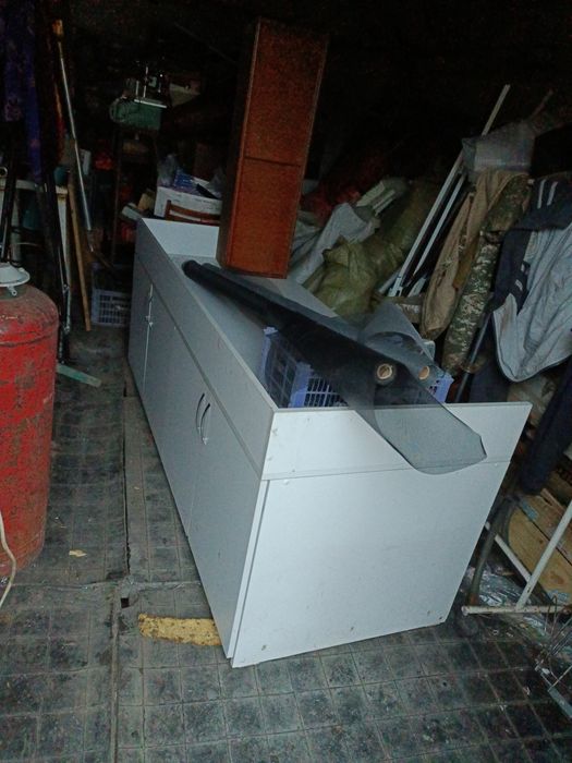 Продам столик для вещей со шкафами