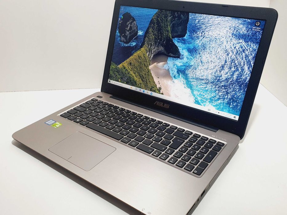Laptop Asus X556