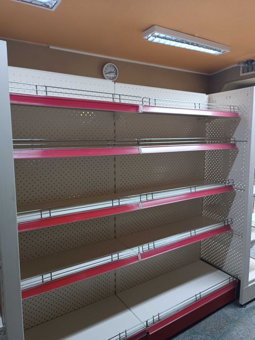 Островен стелаж за магазин