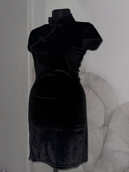 Стильное чёрное платье