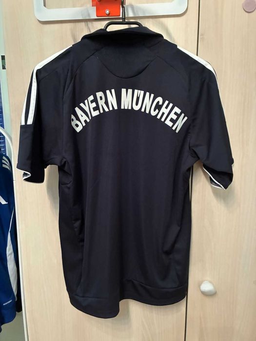 Футболни тениски на Байер и Англия