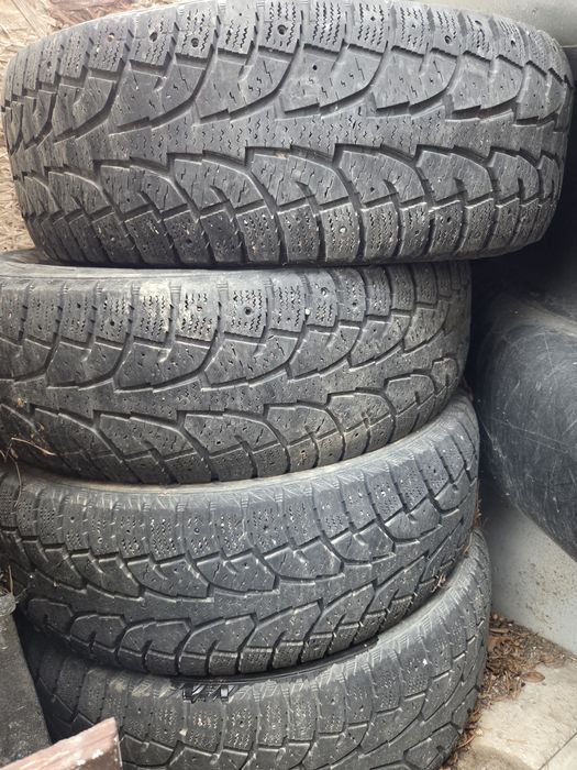 Продам шыны на внедорожник