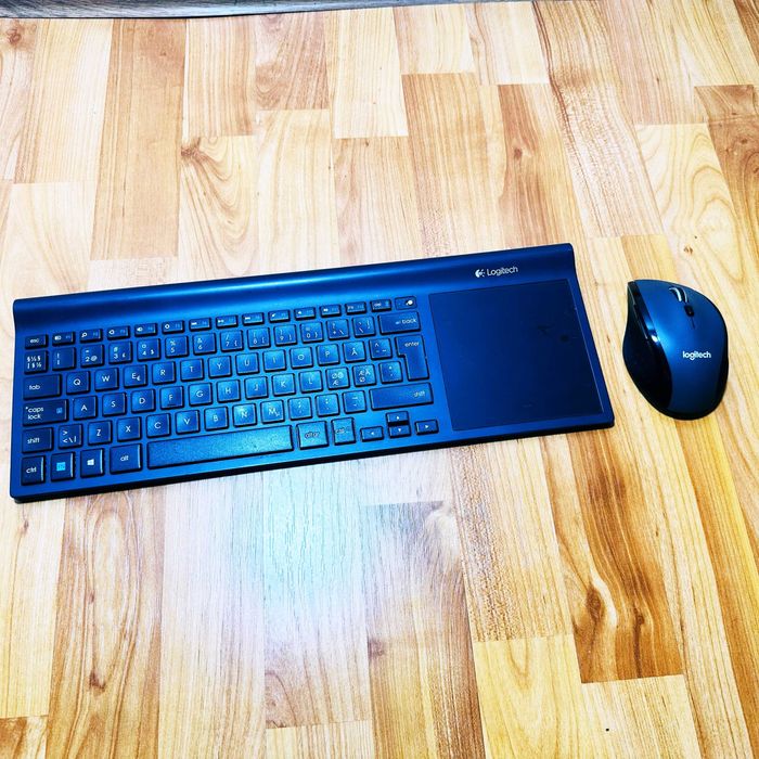 Set Logitech Wireless – Tastatură TK820 cu Touchpad + Mouse M705
