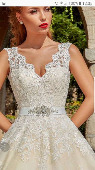 Rochie mireasa în A line