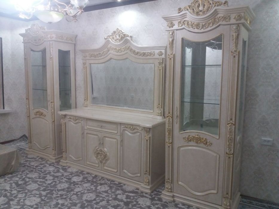 Гостиный мебель Комуд и 2 пинал на скидке