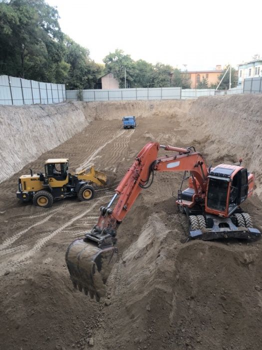 Экскаватор с Гидромолотом самасвали Хово 25 т