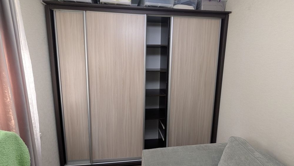 Продажа 4 шкафов и 2 комодов