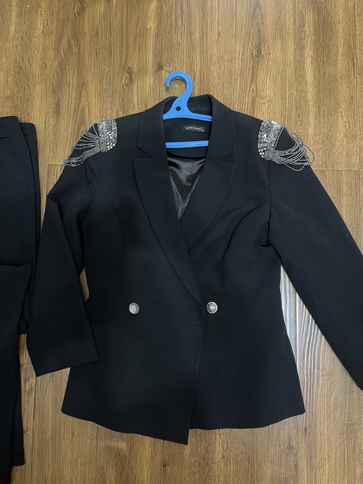 Женский костюмы продаю