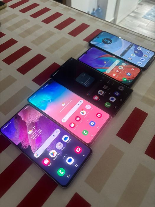 Telefoane Samsung Galaxy S22 Ultra S21 Fe S10 Plus A40 și Motorola G53