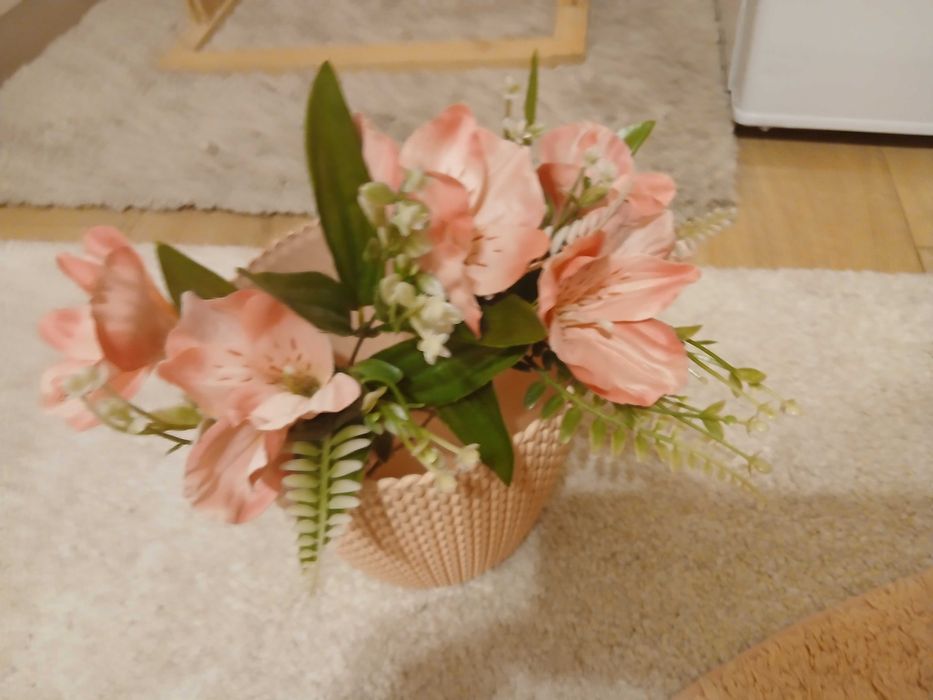 buchet de trandafiri, hortensii si alte flori artificiale