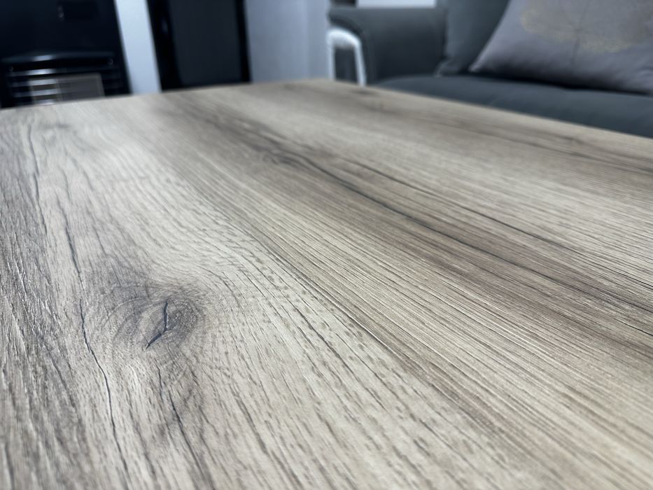 Дизайнерска холна маса