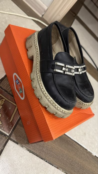 Продам детская обувь и платья