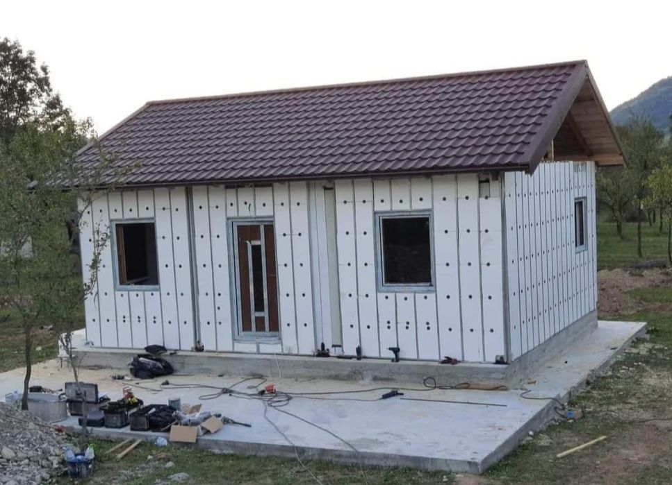 Case pe structura metalica