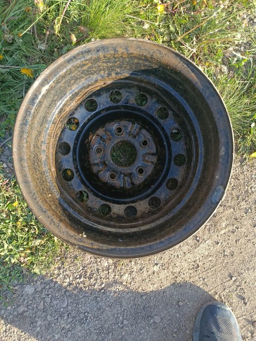 Автомобильный железный диск