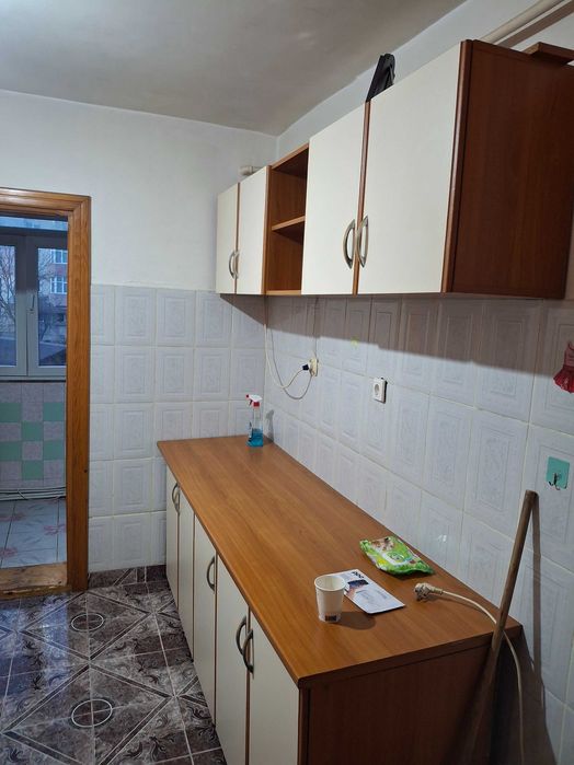 Ofer spre inchiriere ap 3 camere,in zona centrla