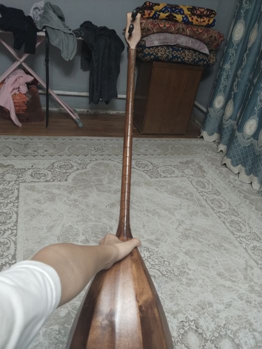 Домбыра сатылады