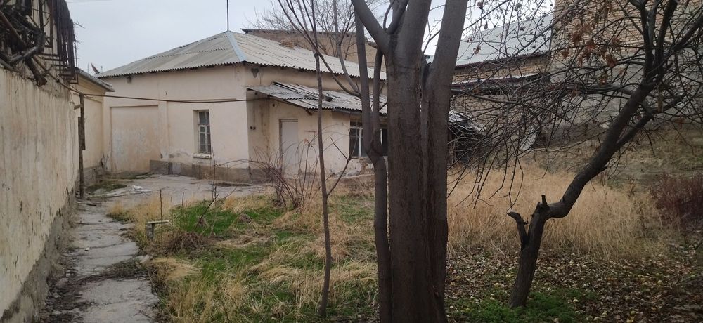 Продаётся дом: 7-соток. Горбольница.