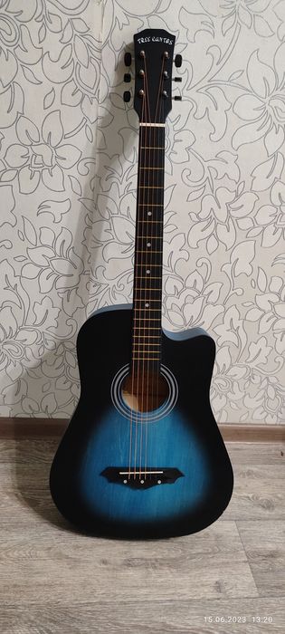 Акустическая гитара