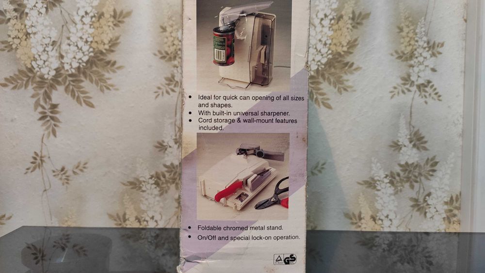 Unit UCO-395 (Австрия) - консервный нож  открывалка и ножеточка.