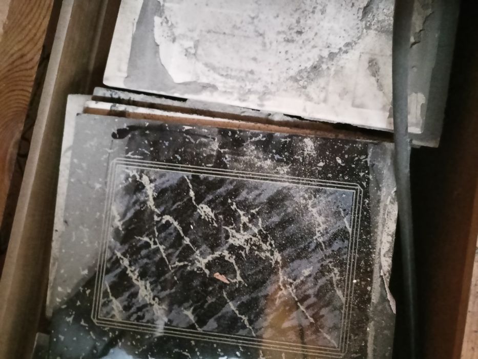 Продам бу плитку черную